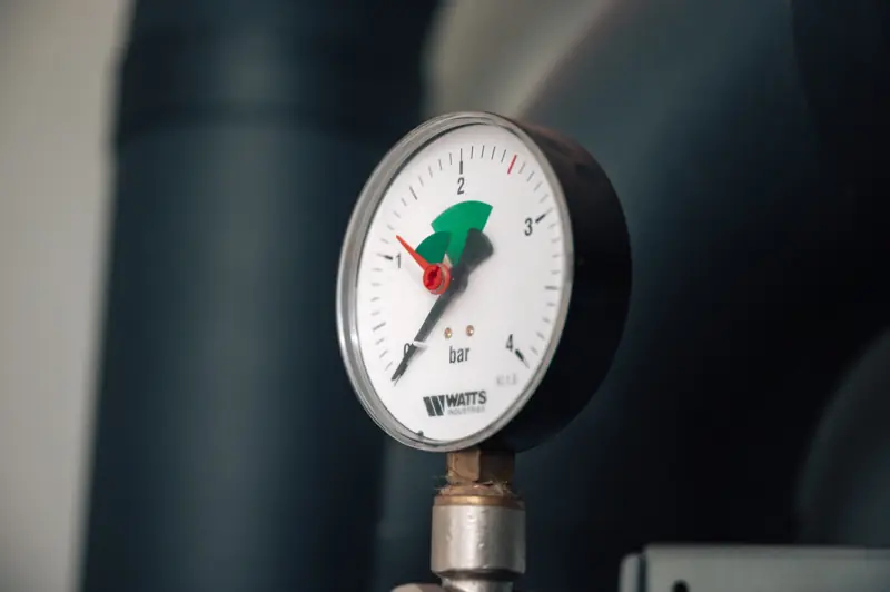 Manometer an einer Heizungsanlage